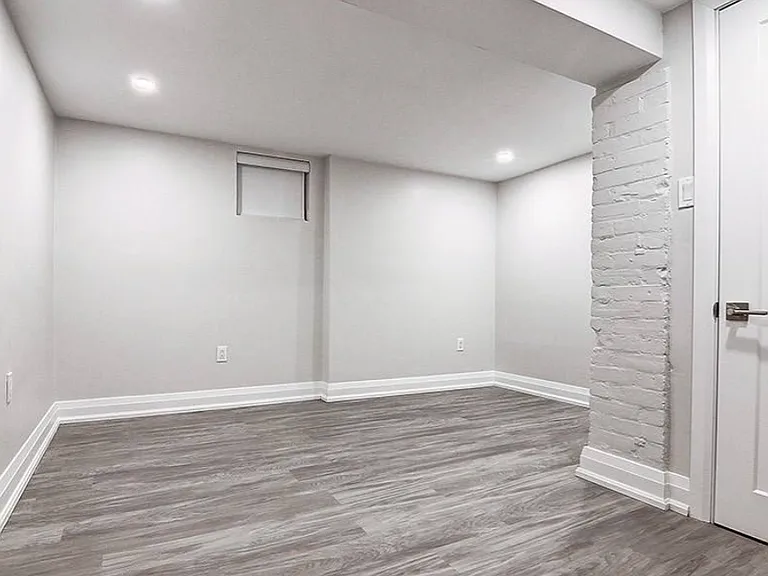 454 Markham St #LOWER — Photo 10