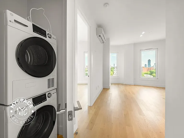 58 Vanderbilt Ave #10M — Photo 4