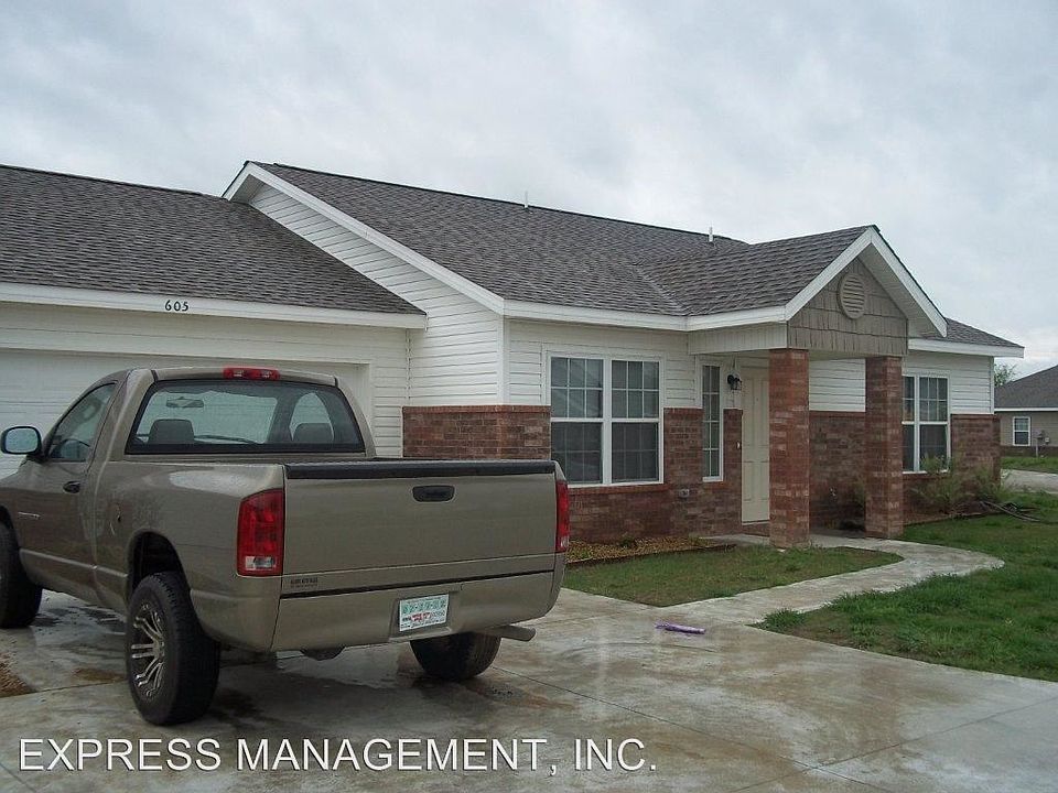 1st image of 624 Hickory Ridge Dr #2997485