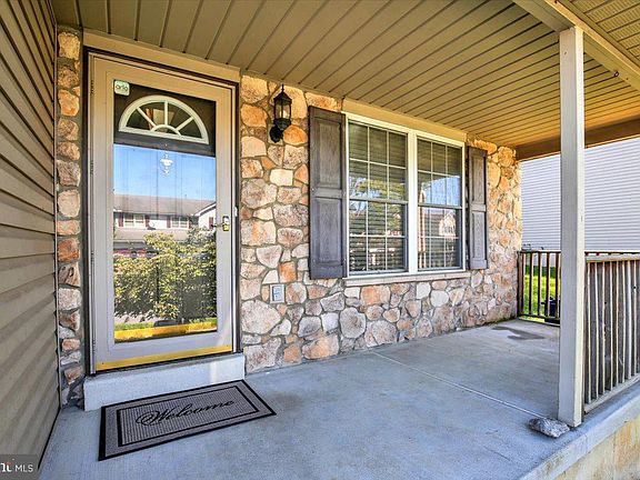 3rd image of 222 Bainbridge Cir