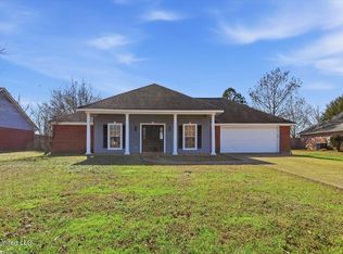 527 Laurelwood Dr, Flowood, MS 39232