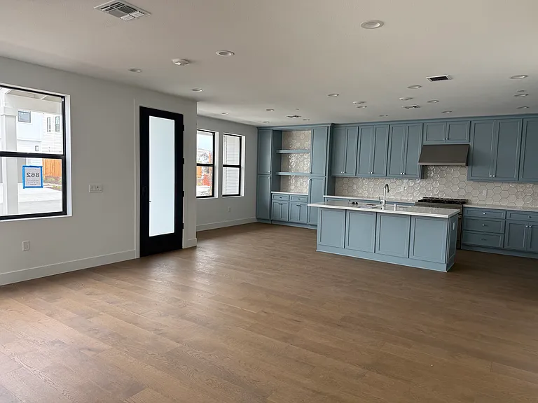 2320 Bayside Ave — Photo 1