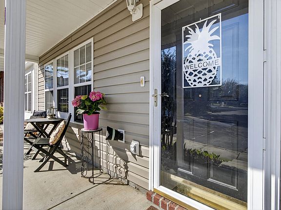 3rd image of 131 Hornby Cir
