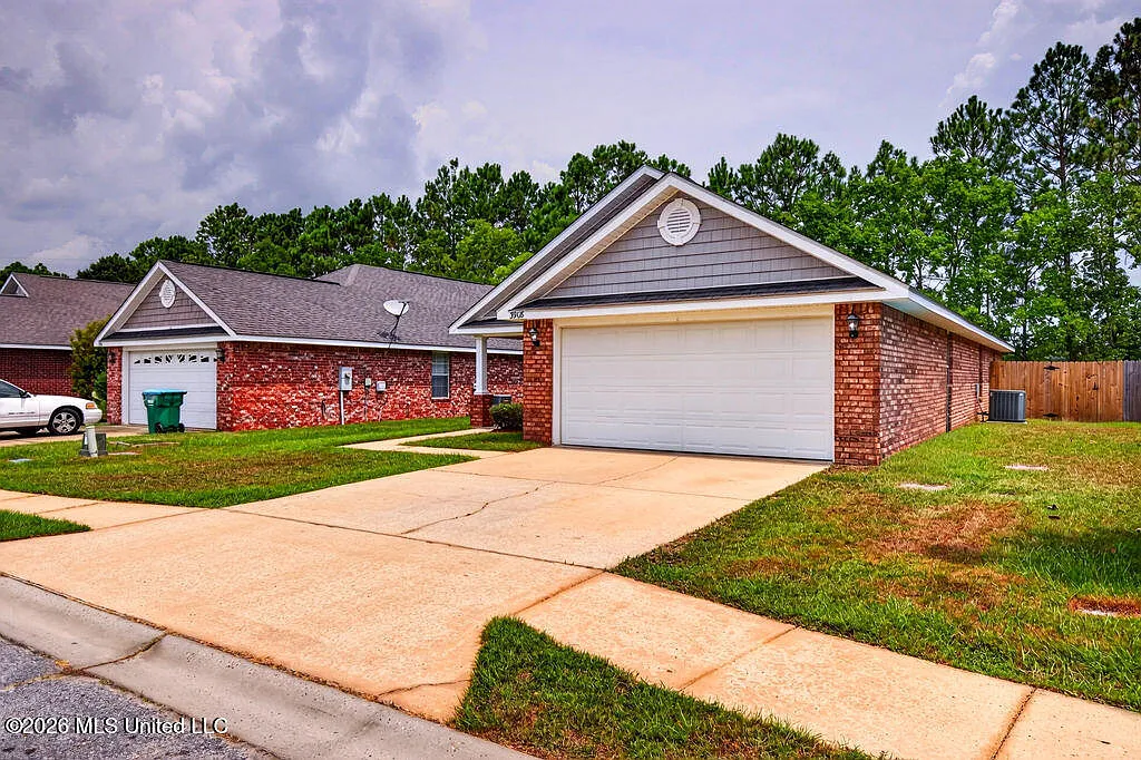 3 bed, 2.0 bath, 1713 sqft, $1,995 — Photo 3