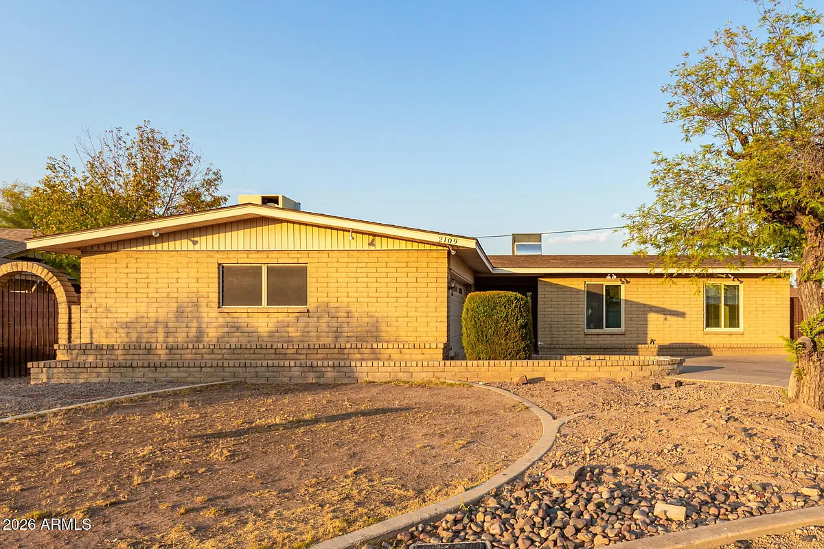 Building Photo - 2109 S Stanley Pl