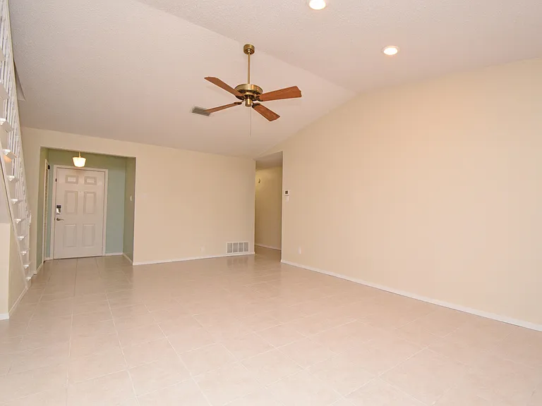 12005 Cabana Ln — Photo 2