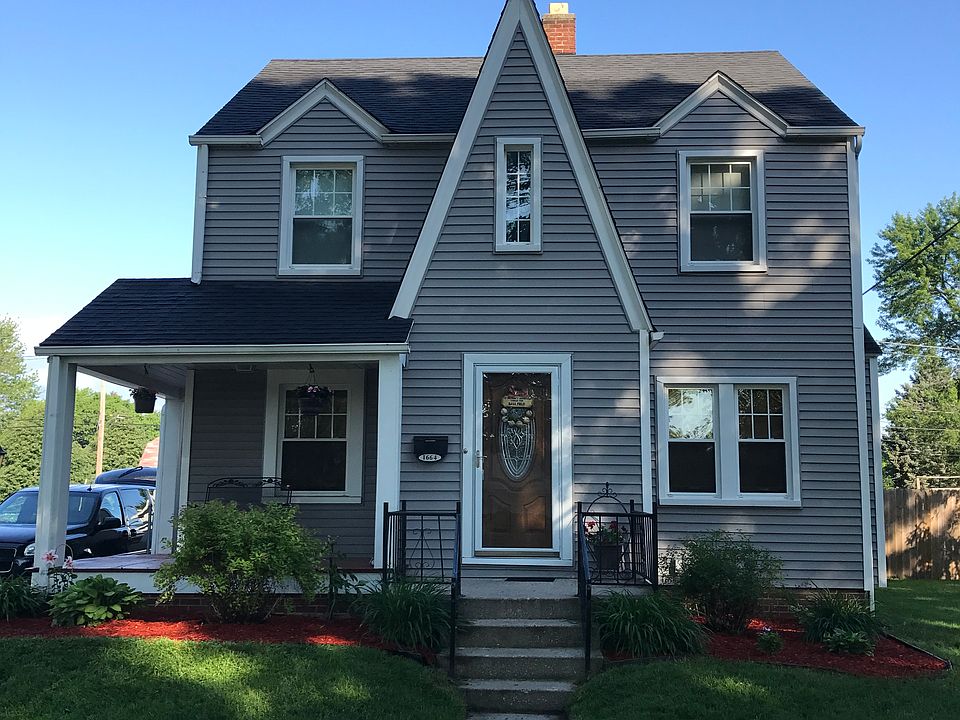 Gorgeous curb appeal 