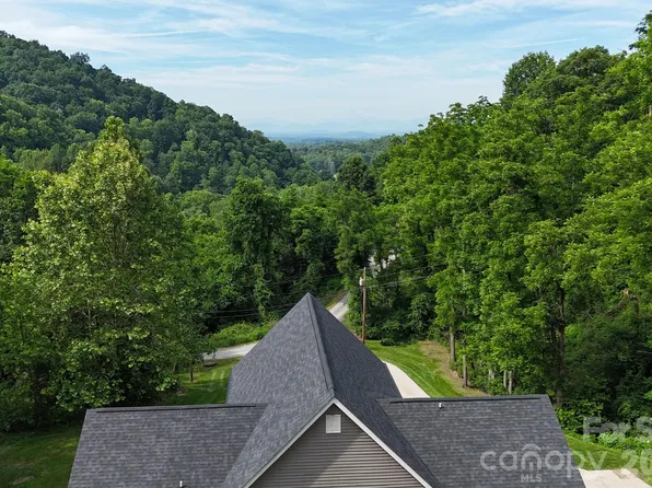 300 Green Meadow Ln, Mars Hill, NC 28754