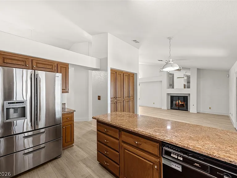 360 Humboldt North Dr — Photo 18