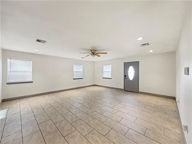 4522 Shalimar Dr — Photo 5