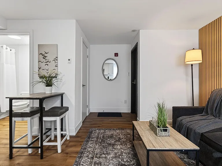 610 King St E #1 — Photo 1