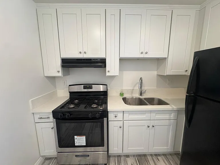 1185 N Kenmore Ave #8 — Photo 6