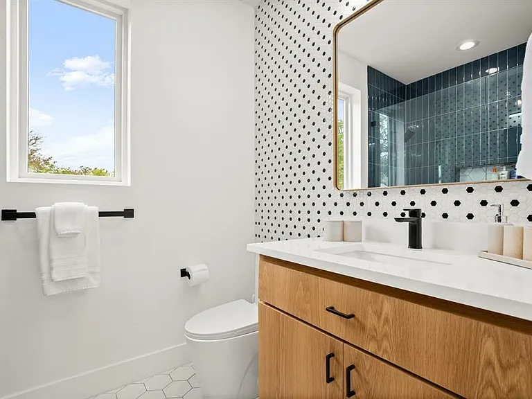 2919 E 13th St #2 — Photo 12