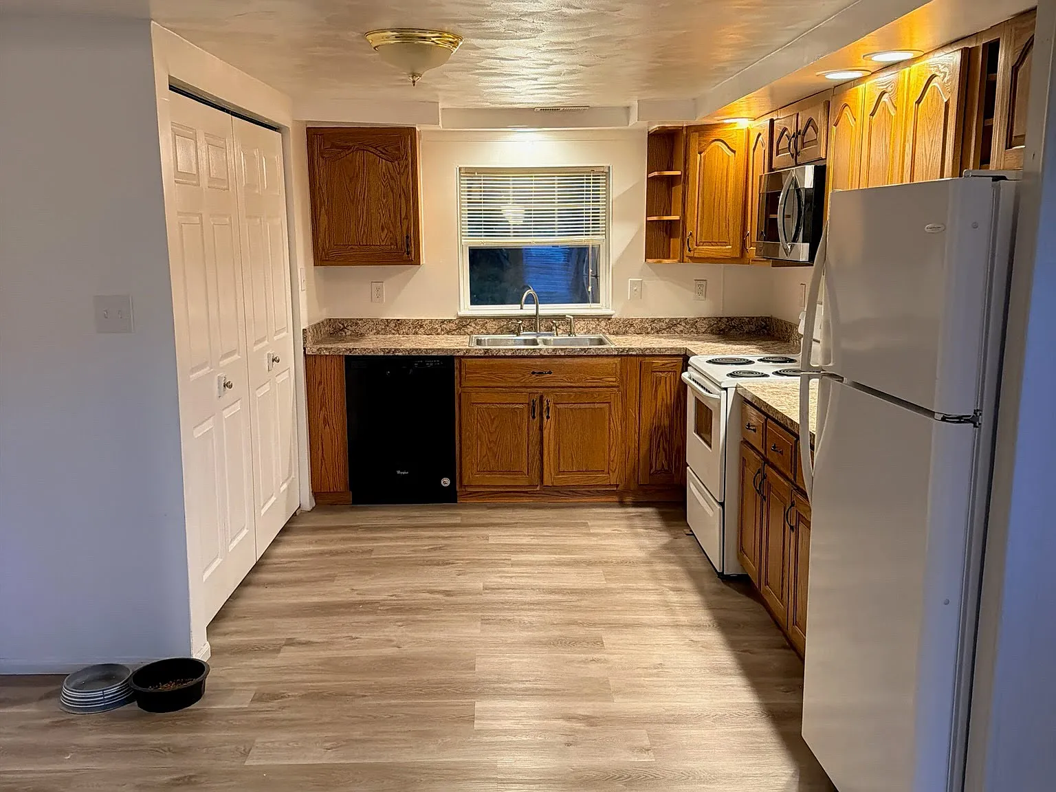 3 bed, 1100 sqft, $1,500 — Photo 2