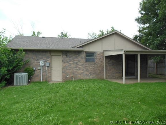 2nd image of 14406 S Oak Ct