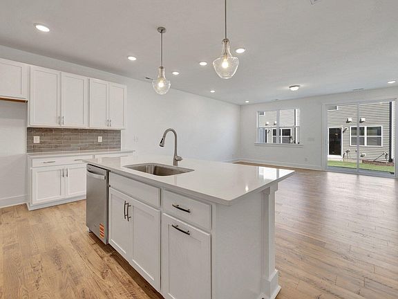 2nd image of 27 Ara Ct #206