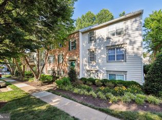 12023 Golf Ridge Ct APT 202, Fairfax, VA 22033
