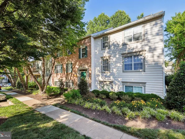 12023 Golf Ridge Ct APT 202, Fairfax, VA 22033