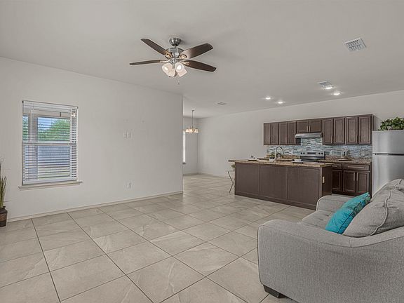 5th image of 1601 Ann Harbor St #5