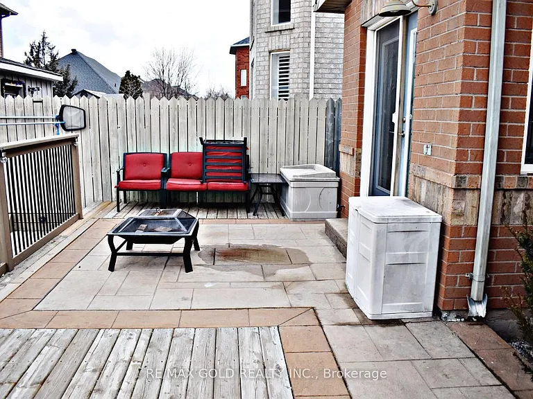 28 Bushberry Rd N — Photo 16
