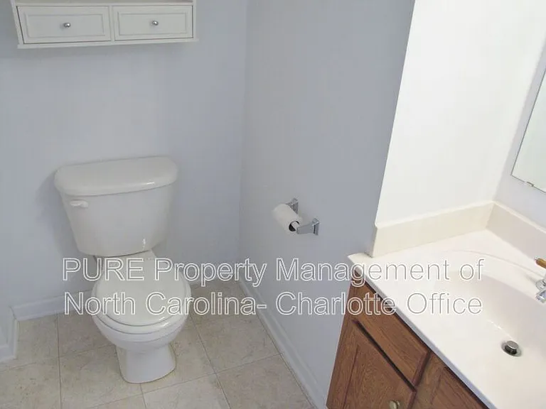 2910 Bridgeville Ln — Photo 7
