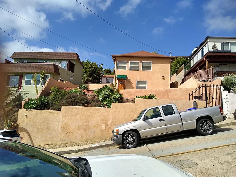 1562 Linwood St — Photo 21