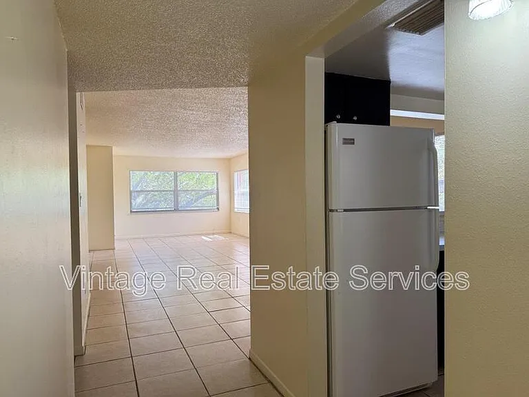 Whitehall Garden Apartments — Photo 3