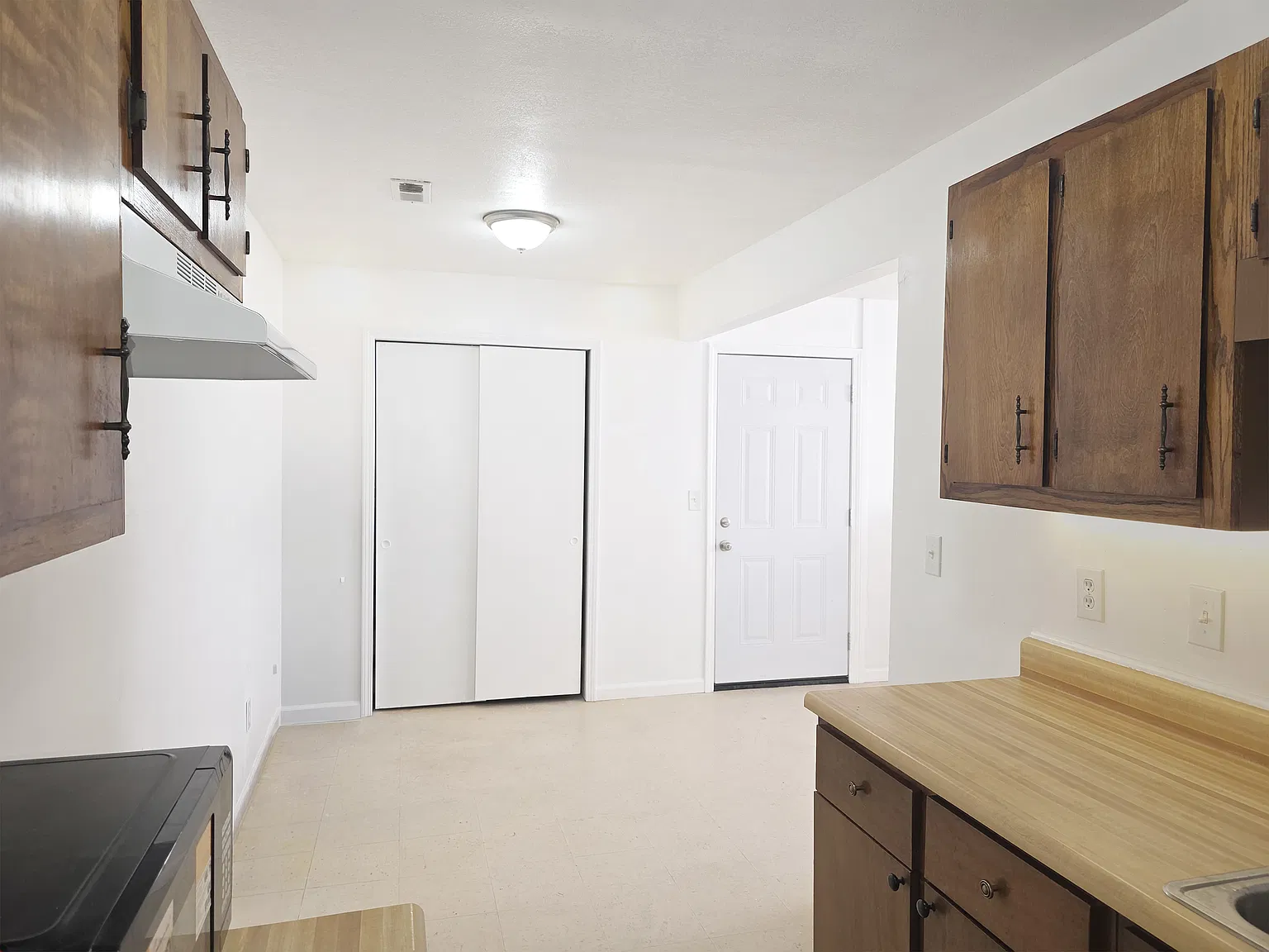 526 Bartlett St — Photo 1