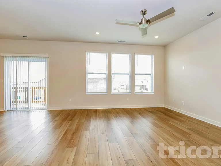 7016 Park Knoll Ln — Photo 2