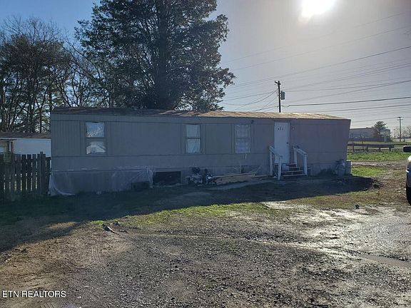 3rd image of 943 Turner St