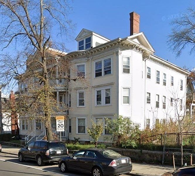 1st image of 472 Warren St