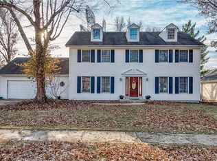 16066 Meadow Oak Dr, Chesterfield, MO 63017