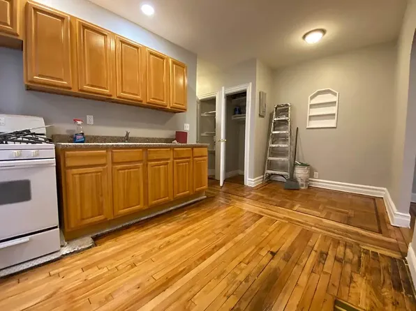 90 East 52nd Street image 2 of 7