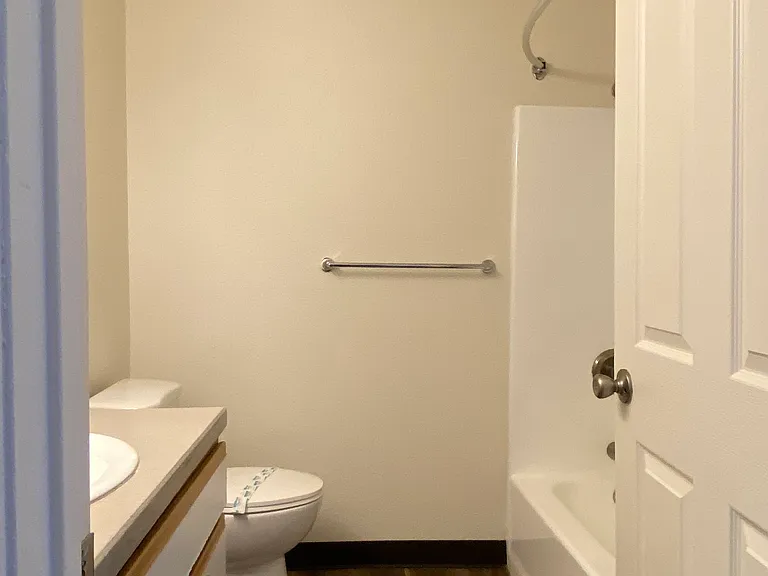 Creekview Apartments — Photo 17