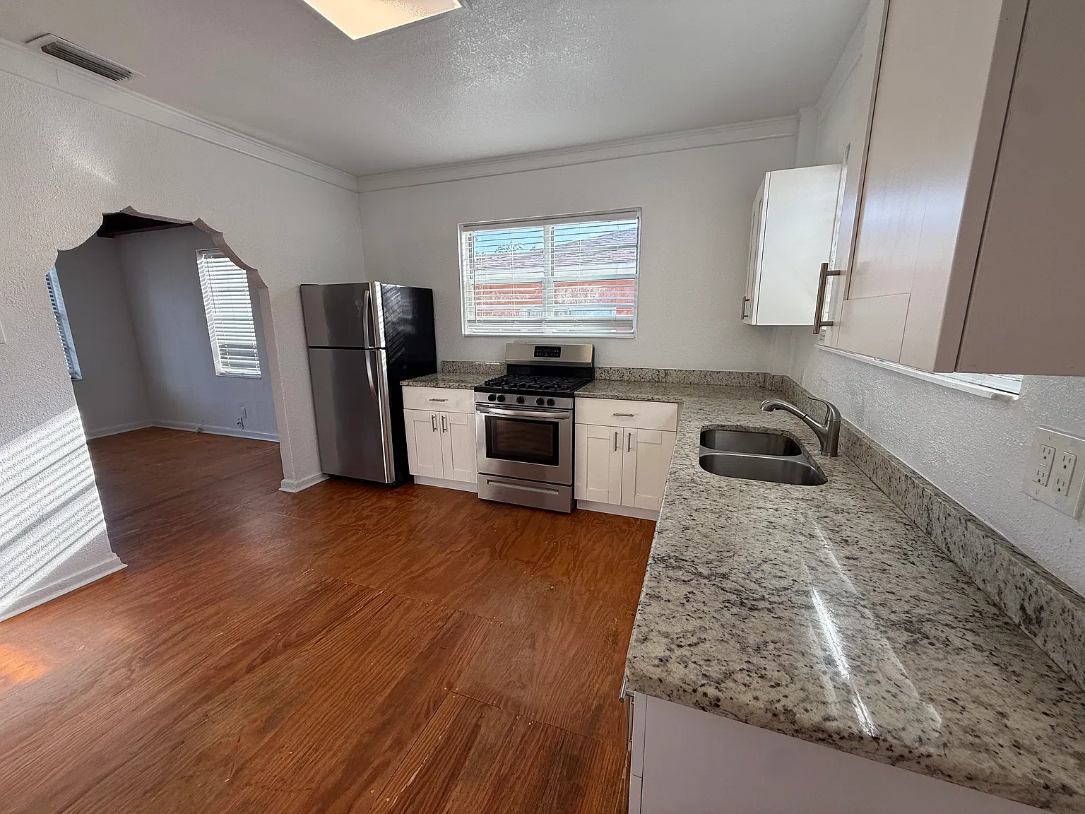 2 bed, 910 sqft, $2,095 — Photo 4
