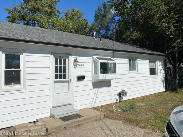 34024 Caseville Ct, Westland, MI 48186