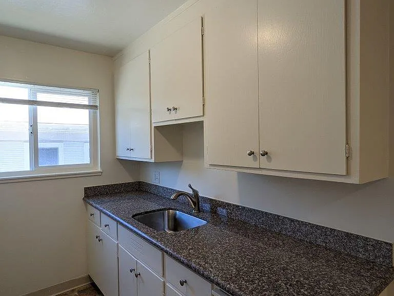 2534 Benvenue Ave — Photo 64
