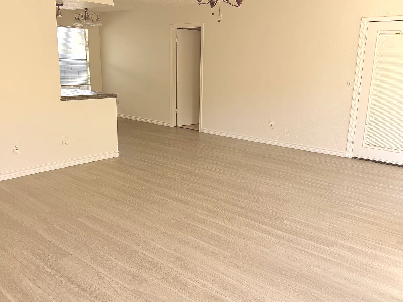3 bed, 1136 sqft, $1,995 — Photo 4
