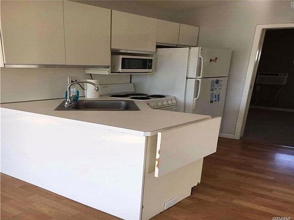5th image of 4 Elmont Ln