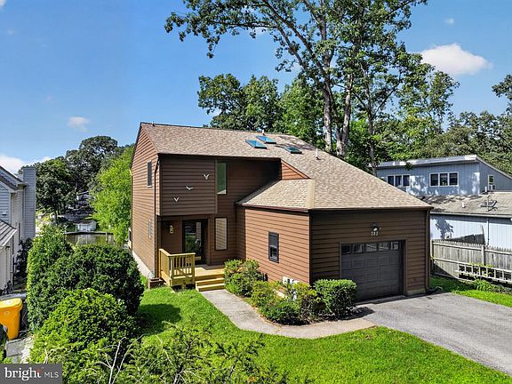 5th image of 282 Riverside Dr