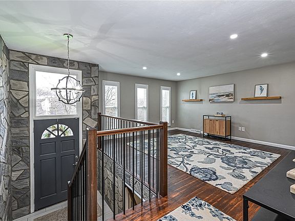 3rd image of 388 Highview St