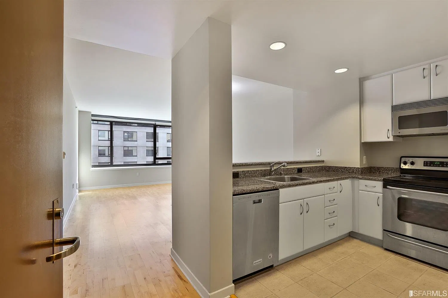 1 bed, 1.0 bath, 868 sqft, $4,850 — Photo 1
