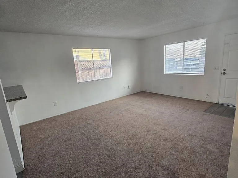 710 N Chester Ave — Photo 2