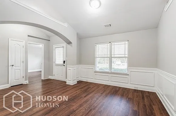 818 Round Tree Ct — Photo 3