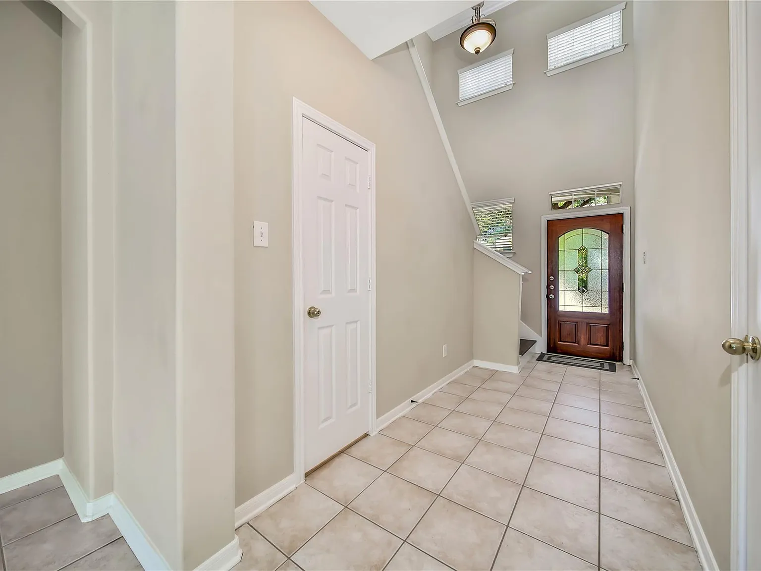 3 bed, 2.5 bath, 2020 sqft, $1,995 — Photo 3