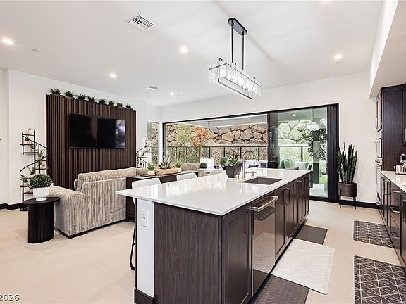 4th image of 13 Promenade Isle Ln