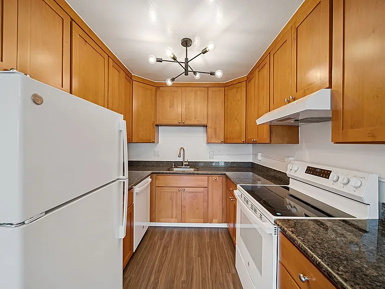 The Edgeworth Apartments — Photo 8