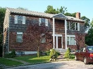 21 Alex Ln, Glen Cove, NY 11542