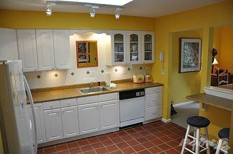 Kitchen Breakfast Bar