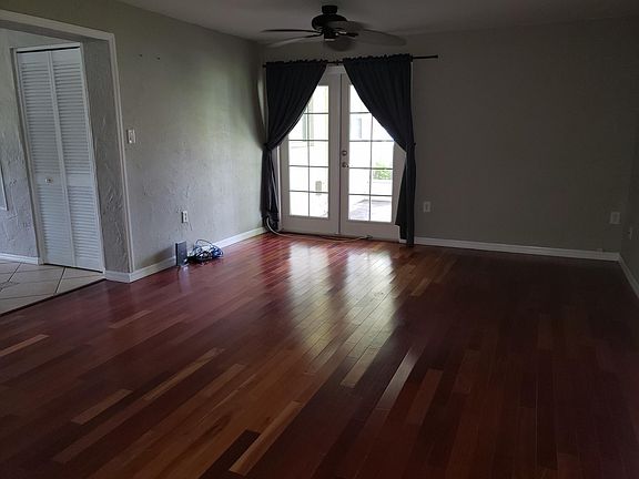 3rd image of 264 44th Ave NE